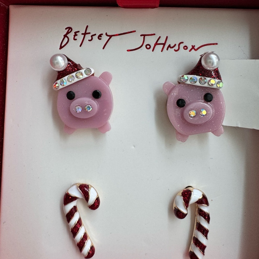 ❌ SOLD ❌ 🎀 Betsey Johnson 🎄Christmas earrings, piggies 🐷 and candy canes 🍭